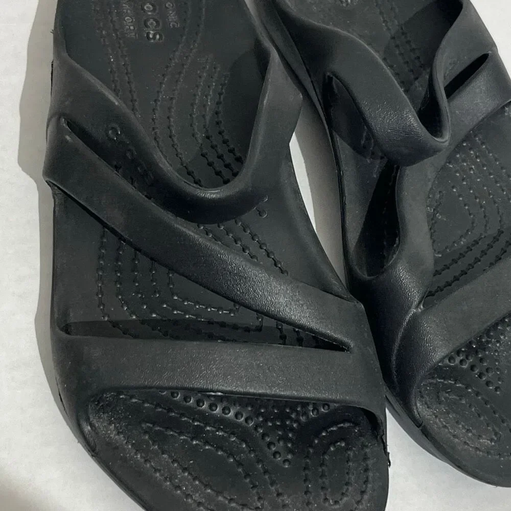 Crocs Women's Black Rubber Kadee II Iconic Comfort Slip On Strappy Sandal Size 7
